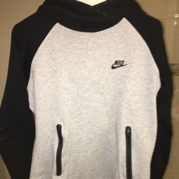Women's Nike Colorblock Pullover in 2019 | Nike shirts women Women's Nike Colorblock Pullover in 2019 | Nike shirts women